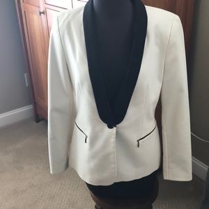 Women’s Zara tuxedo style jacket